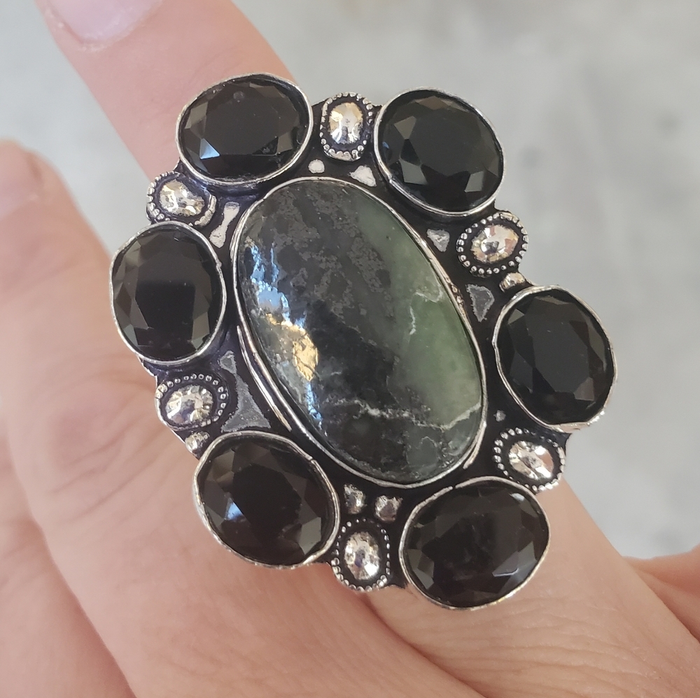New Nephrite & Black Spinnel 925 Silver Ring.